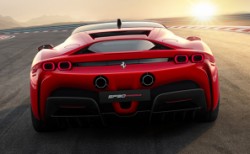 Ferrari SF90 Stradale tur rekoru kırdı