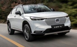 Hibrit teknolojili yeni HR-V yollarımızda
