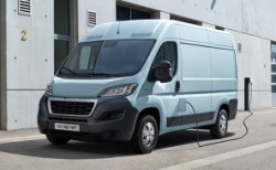 Toyota ticari araç gamını genişletiyor