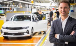 Opel'de Florian Huetti dönemi devam ediyor