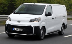 Toyota hafif ticaride atağa kalkıyor