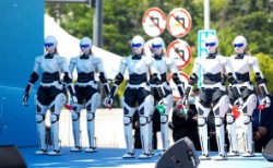 İnsansı robot AiMOGA sahneye çıkıyor