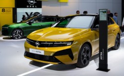 Yeni Opel Astra Brüksel’de sahneye çıktı