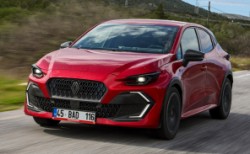 Renault ilk çeyrekte liderliğini korudu