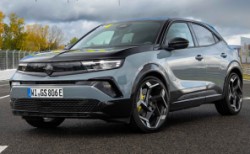 Opel'in performanslı elektriklisi Türkiye'de...