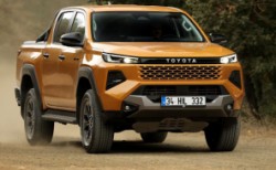 Toyota, yeni Hilux'ı satışa sundu