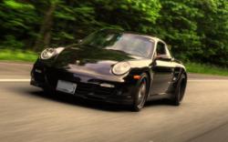 Porsche ve Mercedes'e evlerinde yasal fren