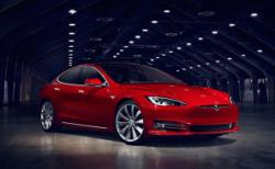 Tesla, süper otomobillere meydan okuyor